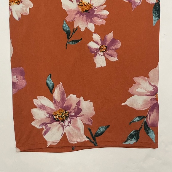 โฅ๏ธ FREE with any purchase ๐๐ฝ Iris โ๏ธ๐โ๏ธ gorgeous floral bodycon midi dress - Picture 6 of 13